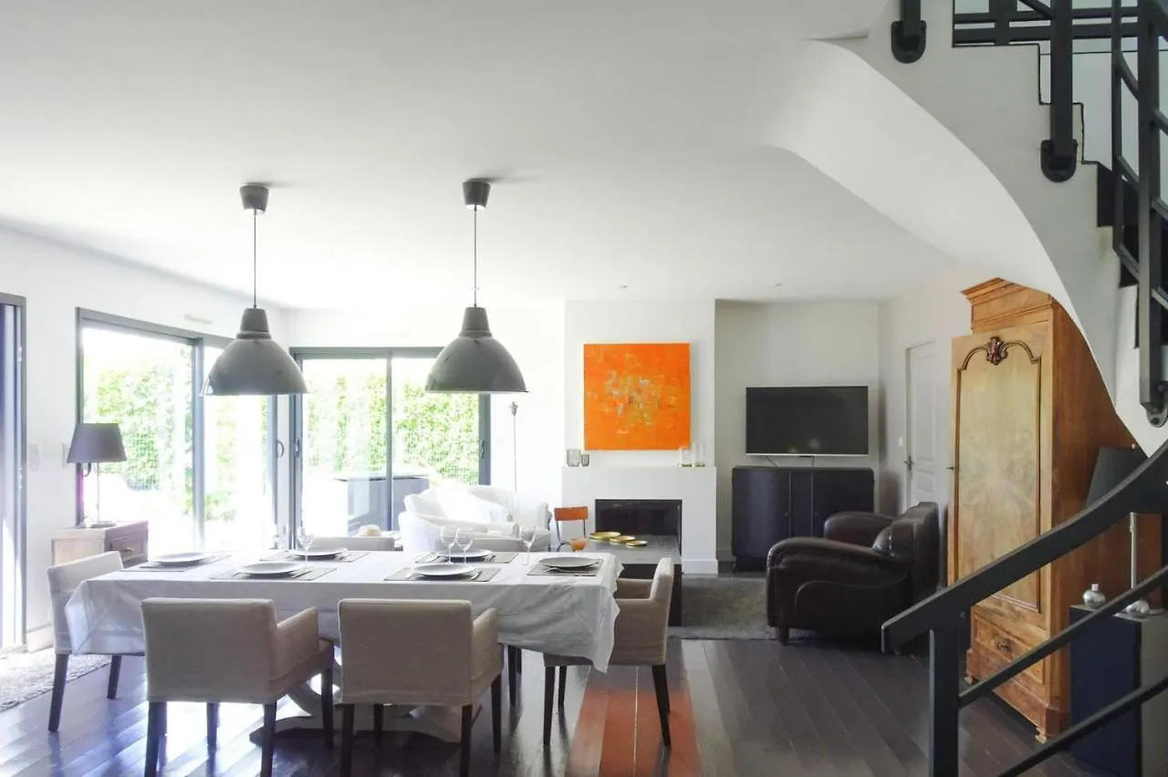 Modern Holiday Home In A Quiet Location In Bénodet 0*,  Frankrig